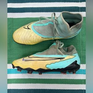 ✨🎉 Nike Skin Phantom Soccer Cleats - Yellow and Teal Size 10